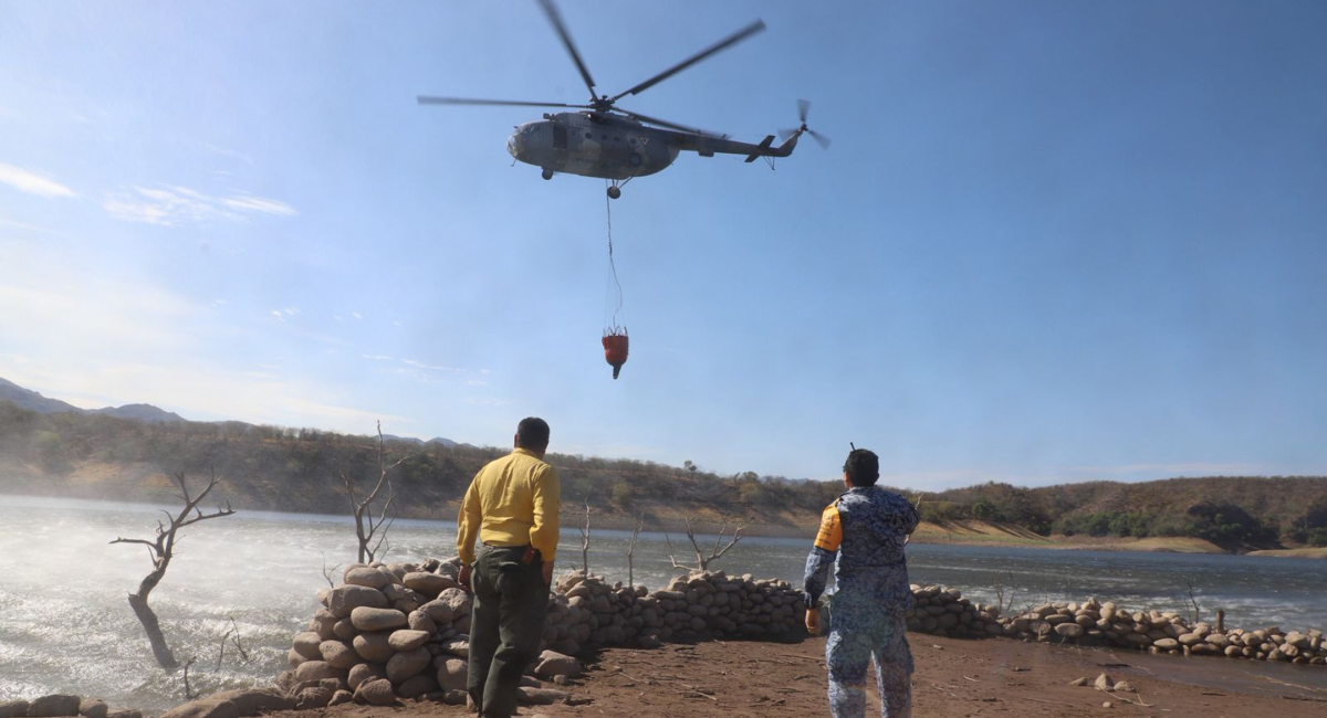 CEPC mantiene combate intensivo contra incendio forestal en Arivechi; avanza control al 65%
