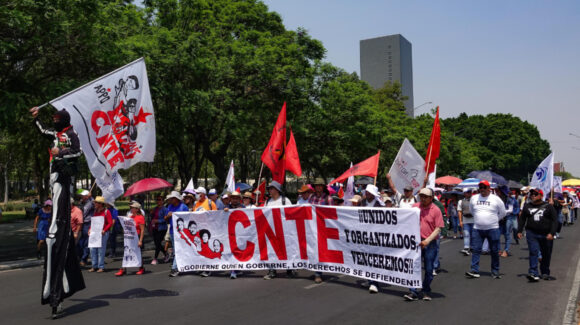 CNTE bloquea calles en sur de CDMX este martes con marcha pese a peticiones de alto de Claudia Sheinbaum