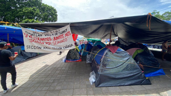 CNTE intensifica protestas en Oaxaca: Bloquea aeropuerto, terminal de Pemex y caseta de peaje