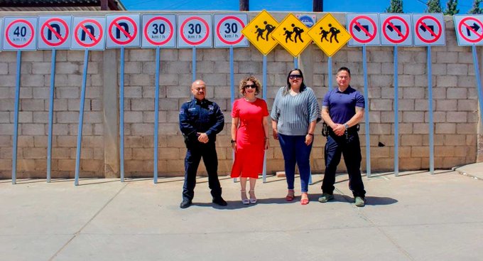 Cananea entrega 120 señalamientos para mejorar seguridad vial en el municipio.