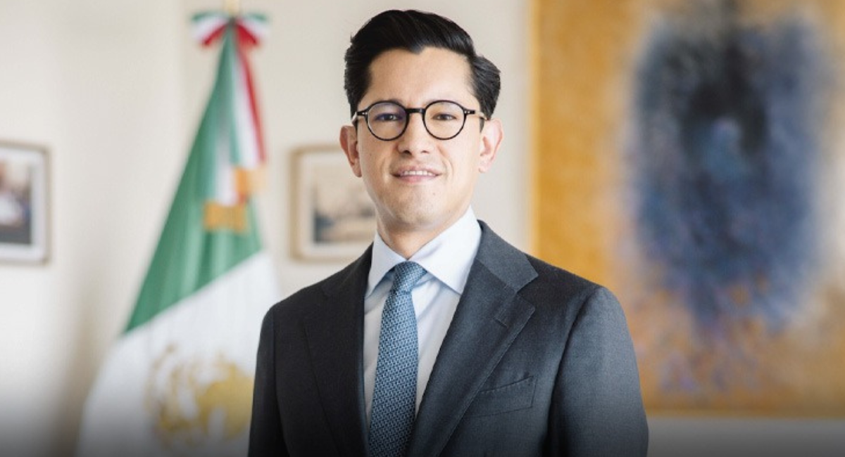 Canciller Roberto Velasco insta a embajadores a difundir logros del Gobierno de México