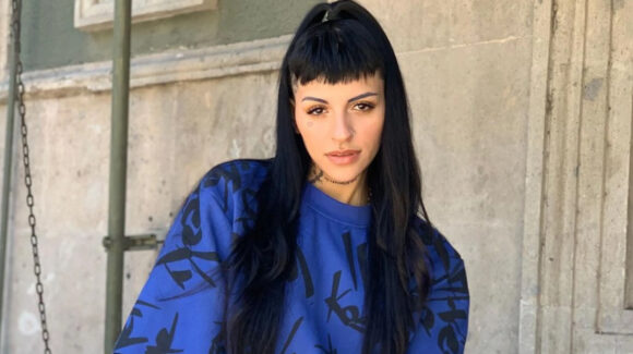 Cazzu alza la voz contra la violencia hacía la mujer y encabeza Marcha ‘Ni una menos’ en Argentina