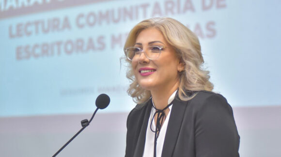 Claudia Santacruz llama a jóvenes de Cajeme a continuar sus estudios y no abandonar sus metas