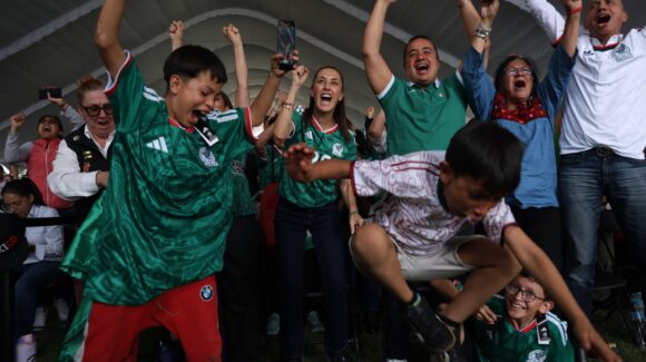 Claudia Sheinbaum felicita a la Selección Mexicana tras victoria de 2-0 ante Sudáfrica en el Mundial