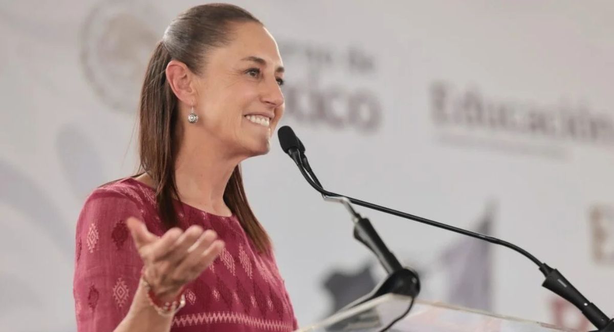 Claudia Sheinbaum entrega beca Rita Cetina en Villa Álvarez, Colima