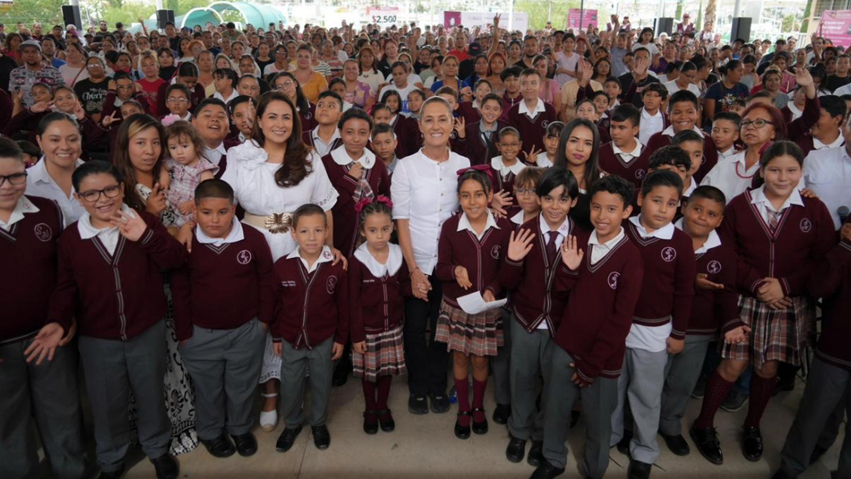 Claudia Sheinbaum realizó entrega de becas en Aguascalientes