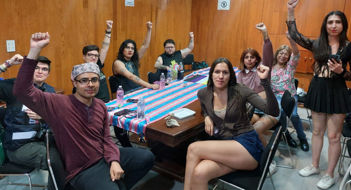Comunidad trans cumple plantón de 18 horas en Segob; exigen diálogo con Rosa Icela Rodríguez