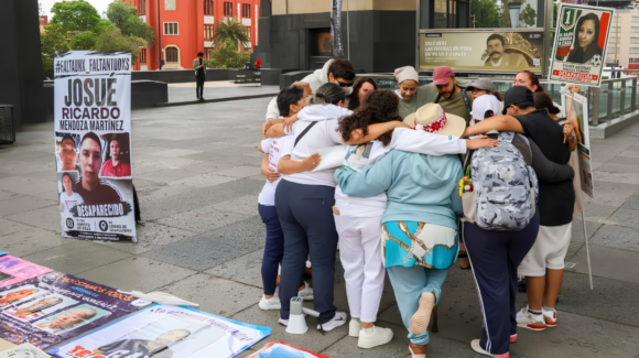 “Con una foto en las manos, nunca soltando”: Madres Buscadoras adaptan ‘Cielito Lindo’ para visibilizar desapariciones