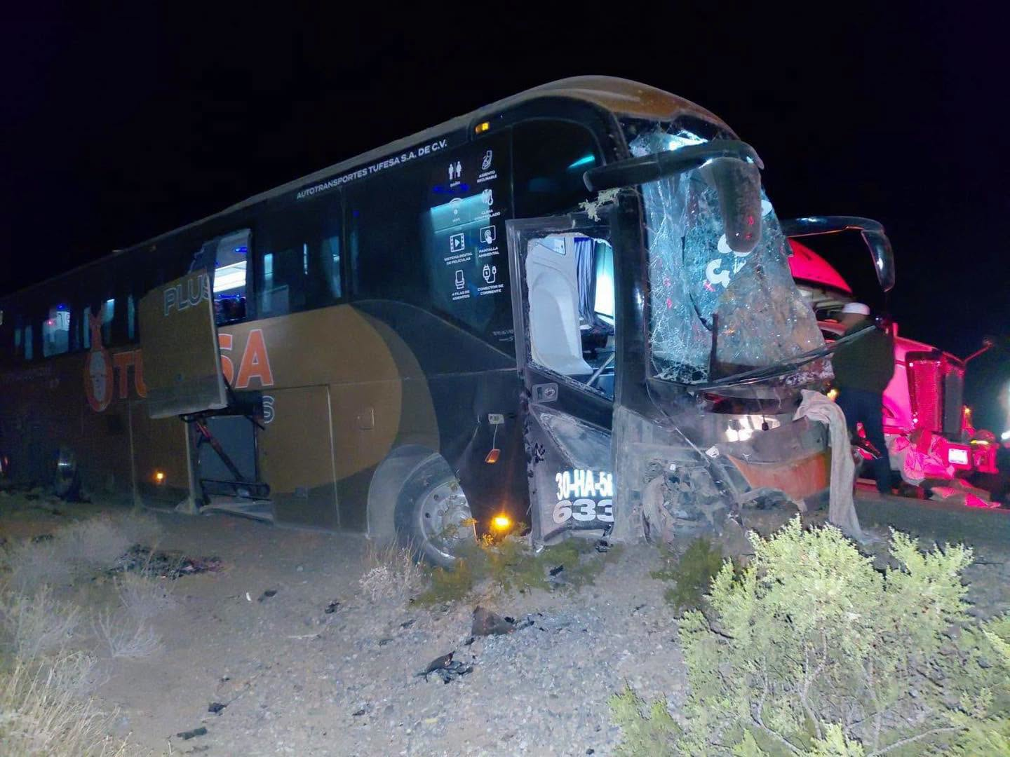 Conductor evita choque frontal y salva a pasajeros en accidente de autobús en Sonora