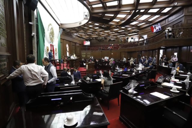 Congreso registra salida de 17 legisladores para competir en gubernaturas.