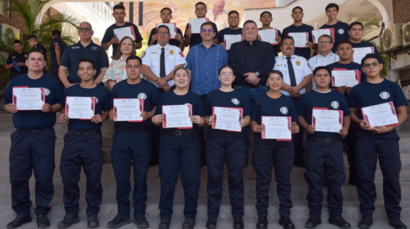 Crece fuerza de rescate en Navojoa con la graduación de 17 nuevos bomberos