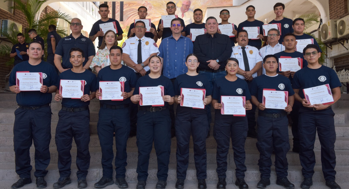 Crece fuerza de rescate en Navojoa con la graduación de 17 nuevos bomberos