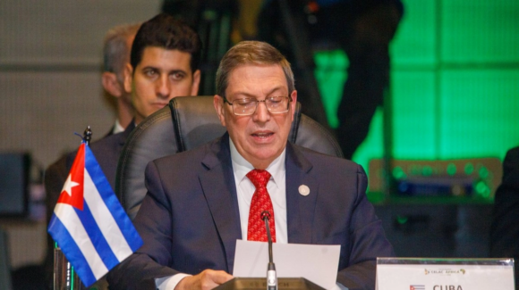 Cuba cuestiona ayuda de EU y exige fin del bloqueo económico a la isla