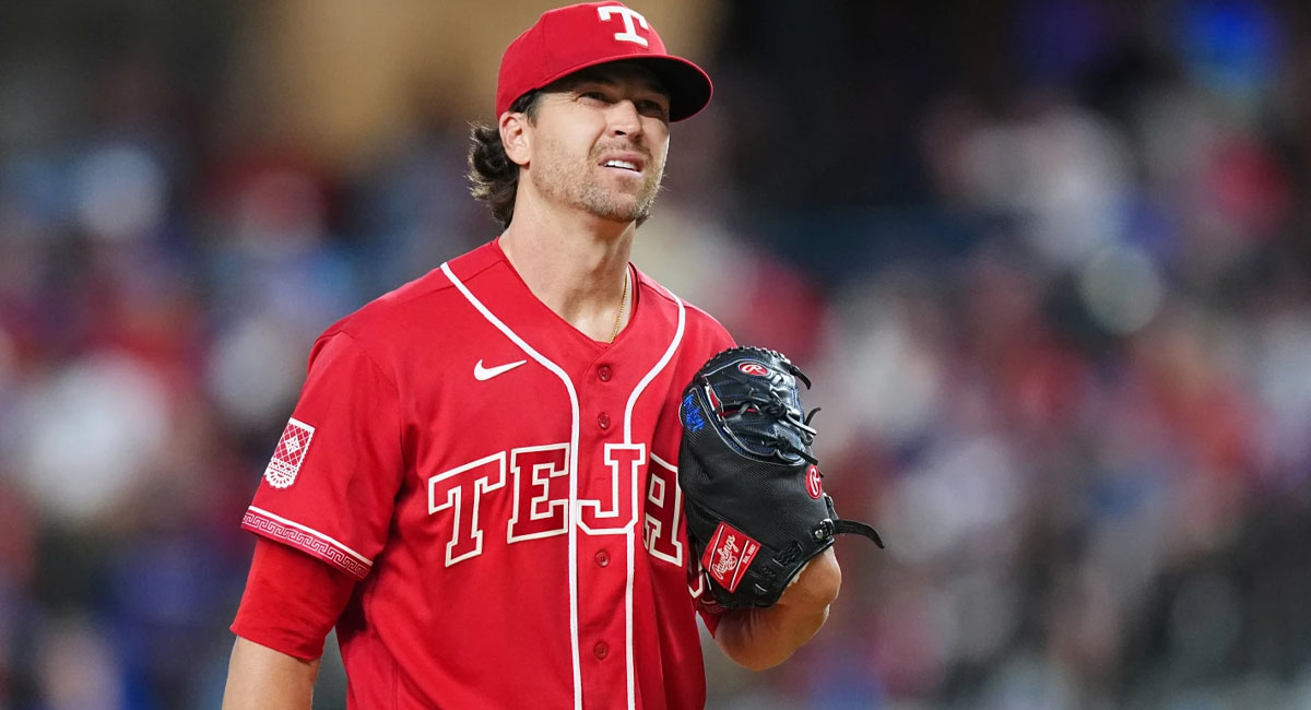 DeGrom voltea a mirar la pizarra en la primera entrada, donde le hicieron cinco carreras