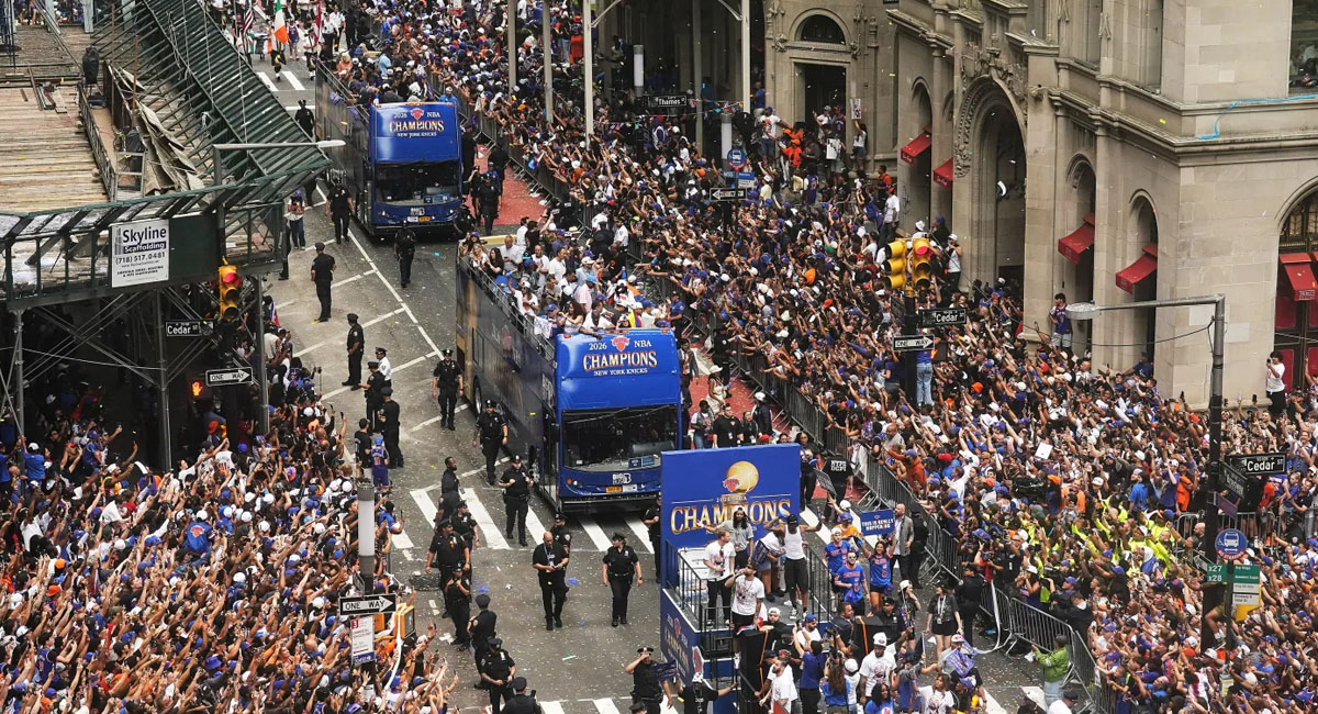 Miles de aficionados salieron a las calles de Nueva York para vitorear a los campeones