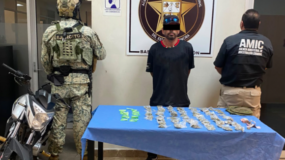 Detienen a presunto narcomenudista con droga y efectivo en Ciudad Obregón