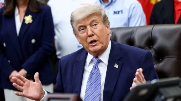 Trump pide a Irán volver al diálogo tras ataque con misiles contra Israel