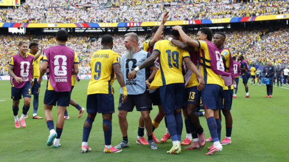 Ecuador no logró adelantar su viaje y llegará con el tiempo justo para enfrentar a México en el Mundial 2026