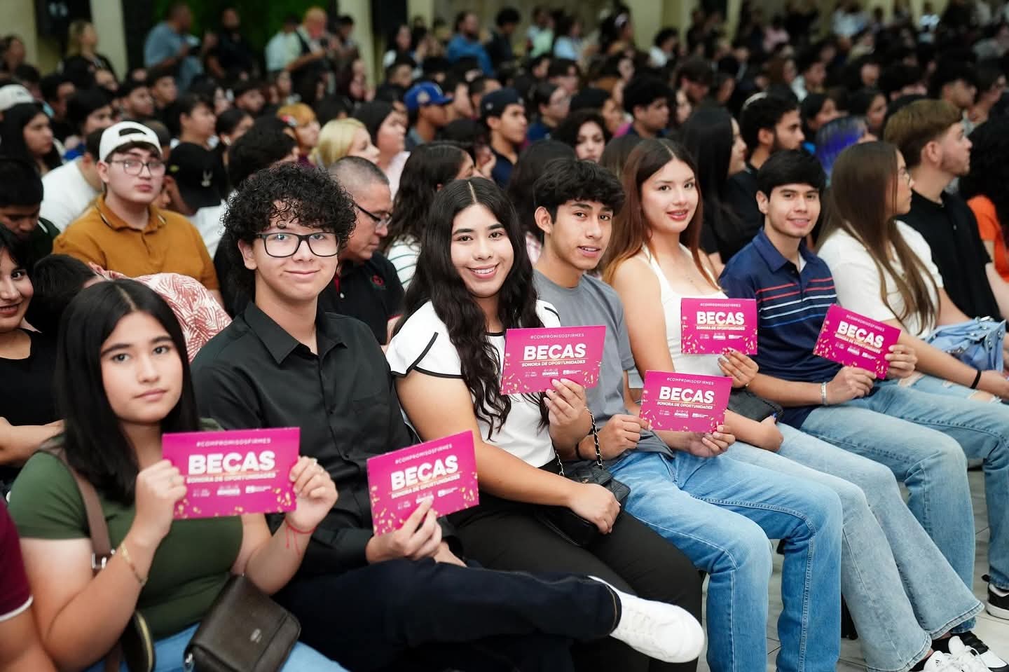 El Instituto de Becas y Crédito Educativo del Estado de Sonora entregó becas del programa 'Sonora de Oportunidades'
