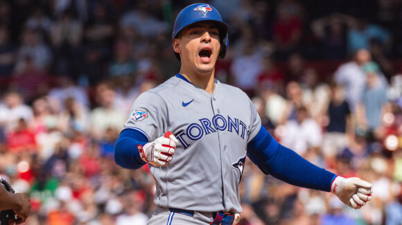 Brandon Valenzuela conecta doblete clave y Toronto completa la barrida ante los Red Sox