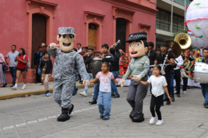 En el marco del 7mo Aniversario de la Guardia Nacional, en Oaxaca, integrantes de la institución participaron en una calenda