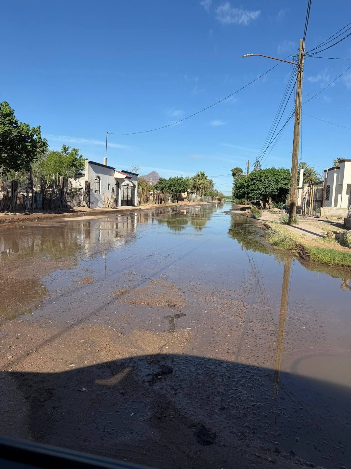 Enorme fuga desperdicia miles de litros de agua potable en Navojoa