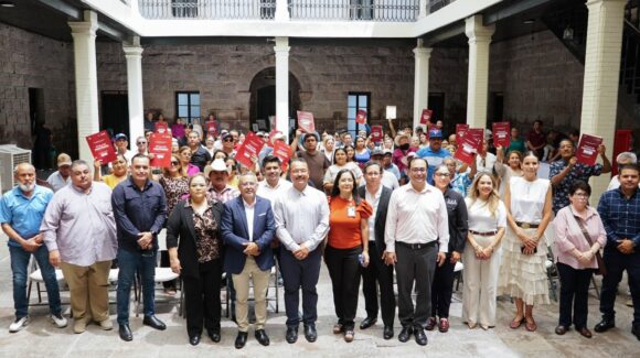 Entregan 102 títulos de propiedad a familias de Guaymas