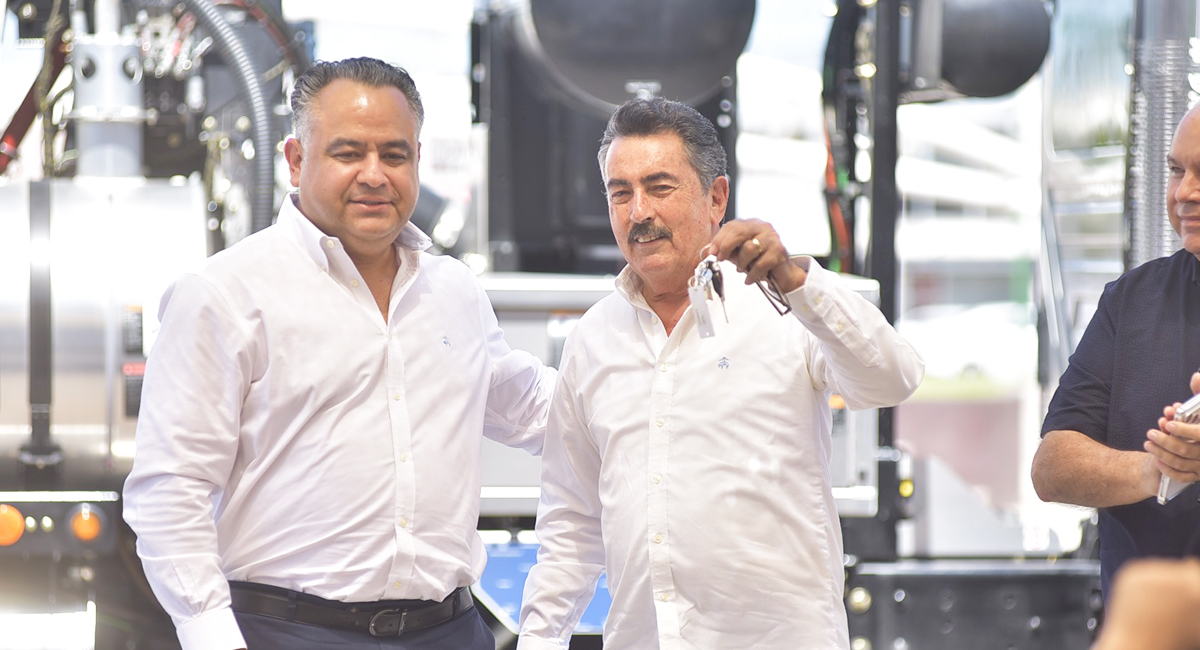 Constellation Brands dona unidad de desazolve para fortalecer servicios en Cajeme