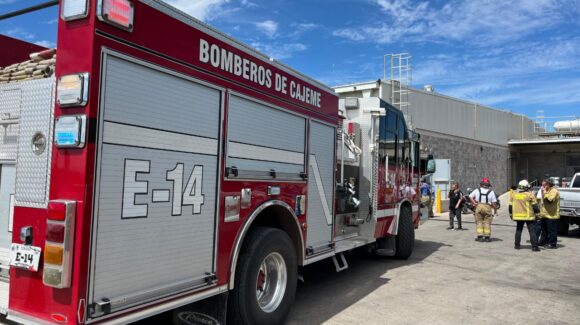 Evacúan supermercado en Ciudad Obregón tras conato de incendio por corto circuito