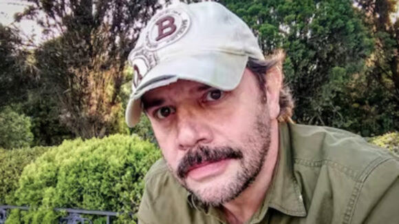 ¿Héctor Parra sale del clóset? Revelan que el exactor de Televisa tiene romance con compañero de celda