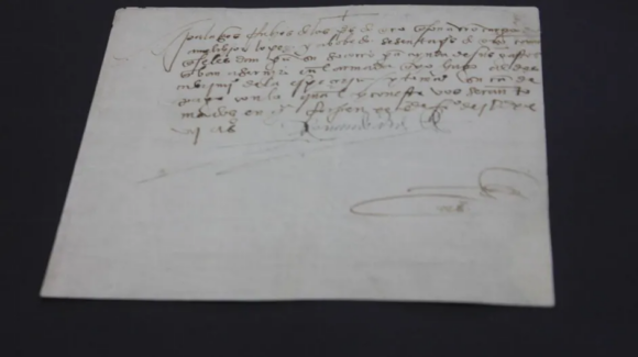 FBI devuelve a México documento del siglo XVI con firma de Hernán Cortés tras más de 30 años desaparecido