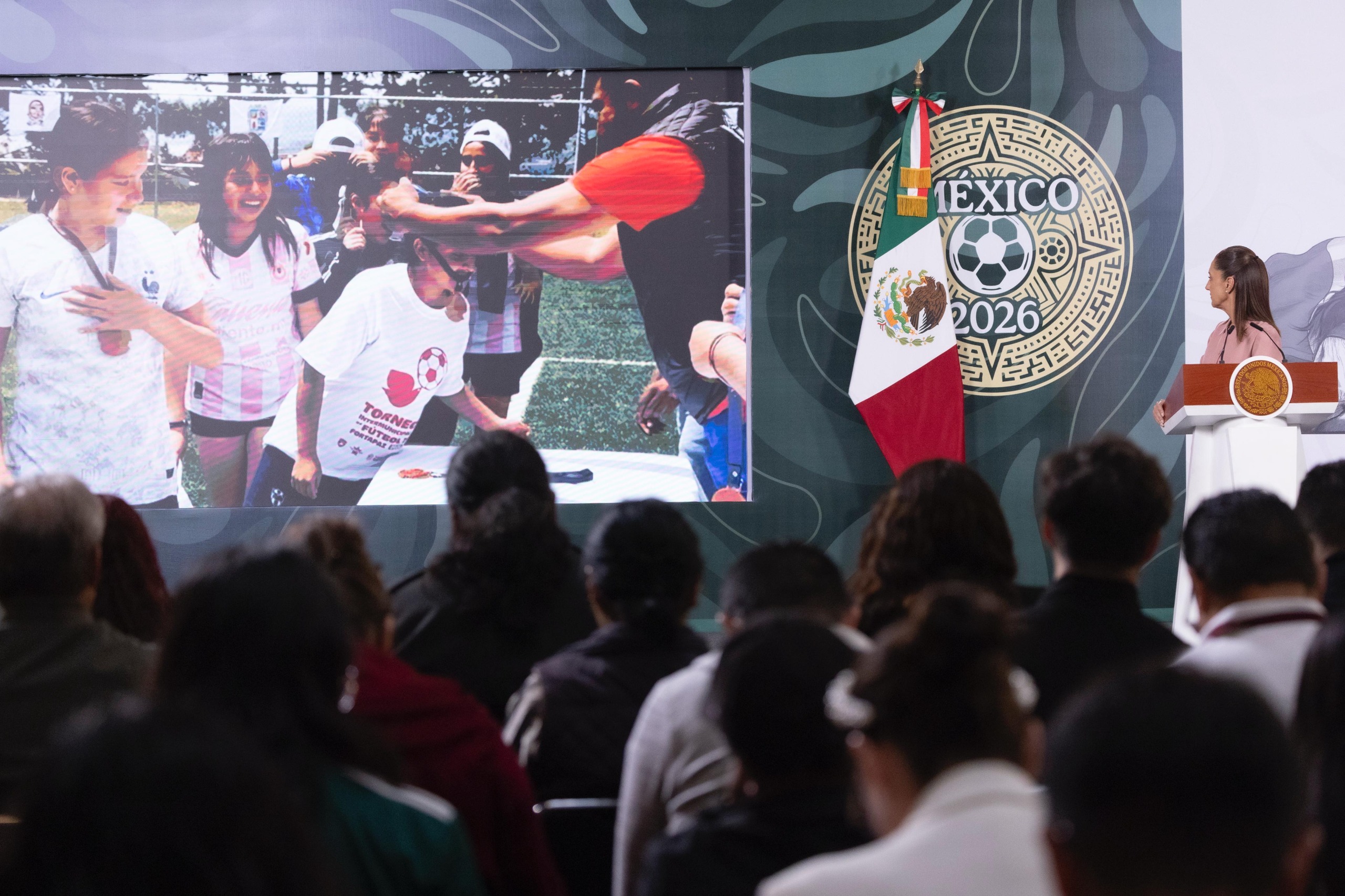 Gobierno entrega boletos del Mundial 2026 a ganadores del Mundial Social Sheinbaum