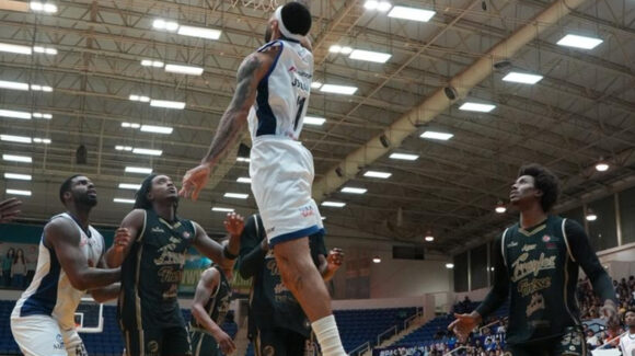 Frayles despluma a los Halcones y se lleva el primero de las semifinales en overtime
