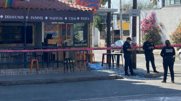 Fuga de gas causa explosión en heladería de Hermosillo; empleados y peatones resultaron heridos