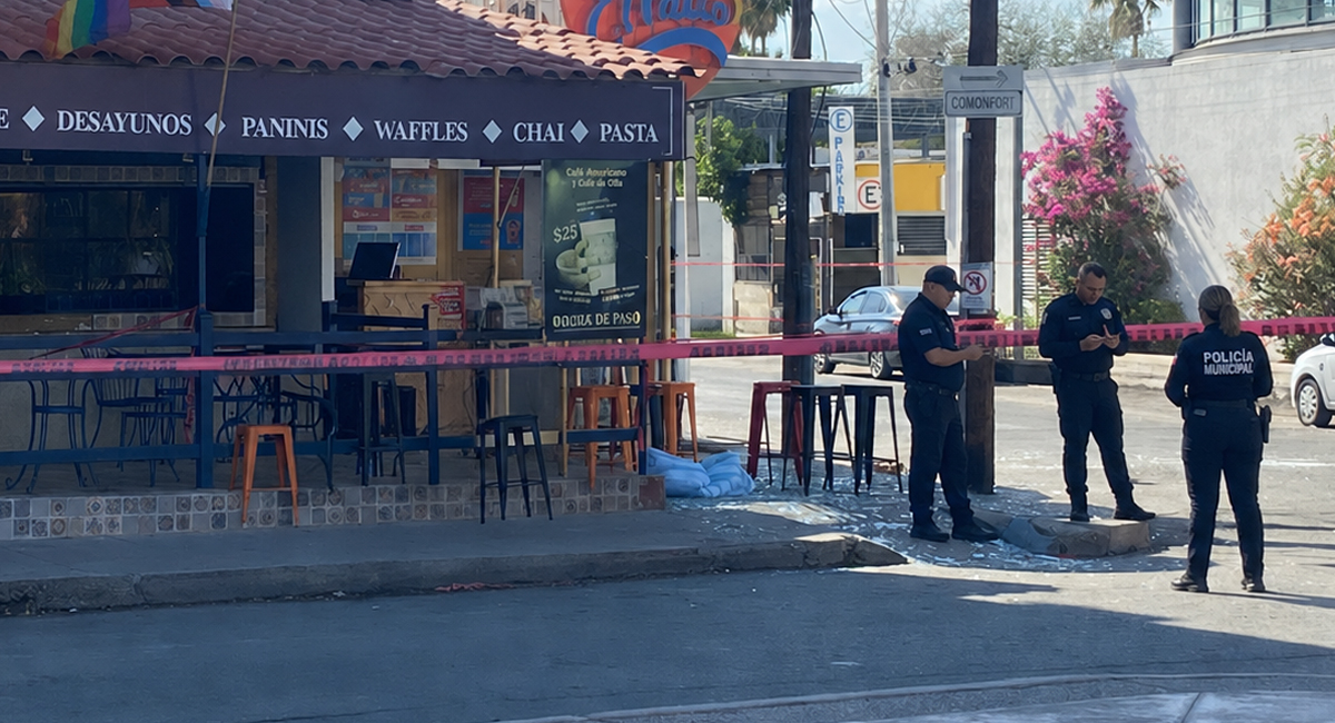 Fuga de gas causa explosión en heladería de Hermosillo; empleados y peatones resultaron heridos