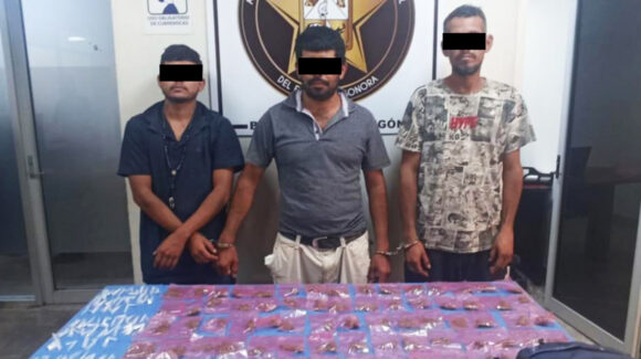 AMIC sorprende a tres sujetos con 160 envoltorios de crystal y marihuana en el Valle del Yaqui