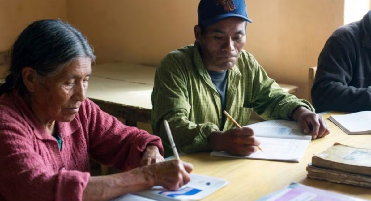 INEA acerca educación básica a más de 900 jornaleros agrícolas migrantes: SEP