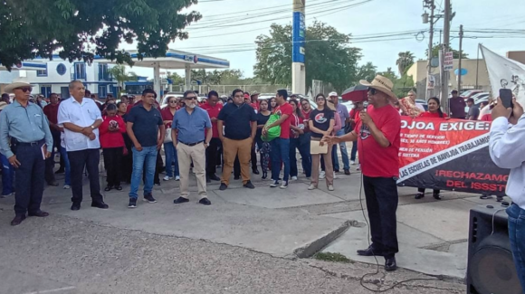 Medicinas, cirugías y equipos, es lo que piden los derechohabientes del Issste en Navojoa