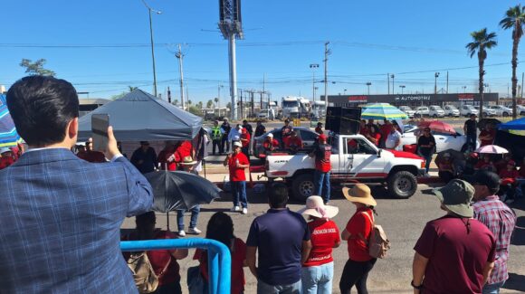 Docentes protestan en la SEC y exigen eliminar la Ley del Issste 2007