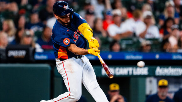 Isaac Paredes hace historia; es el mexicano más joven en llegar a 100 cuadrangulares en MLB