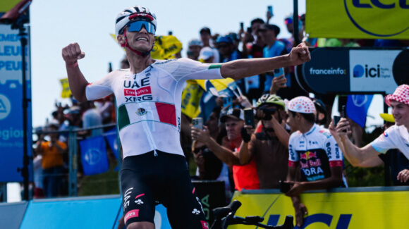 Golpe de autoridad de Isaac del Toro; vence a Ayuso y gana la séptima etapa del Tour Auvergne Rhone-Alpes