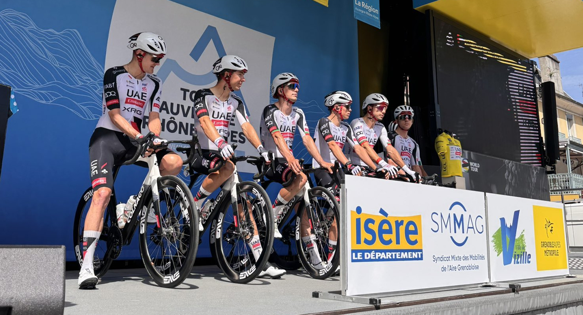 Isaac del Toro regresó a las competencias y finalizó en puesto 12 la primera etapa del Tour Auvergne-Rhone-Alpes