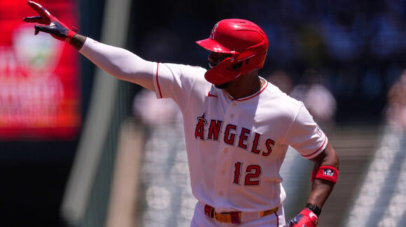 Costoso error abre la puerta a la remontada y los Angels le sacan el triunfo a los Orioles