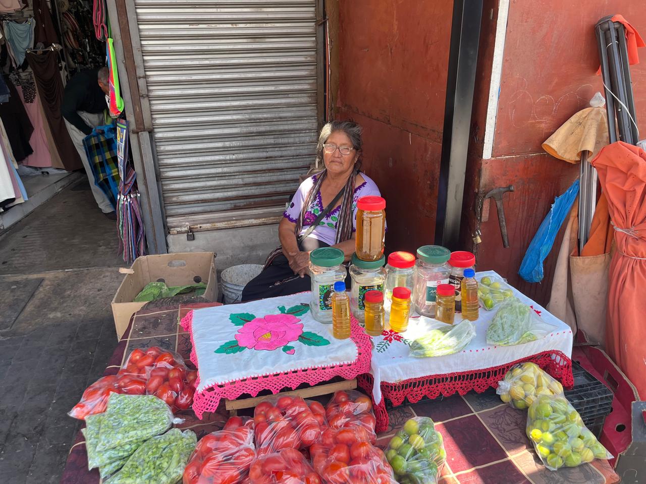 'La Yaquesita del Mercado Municipal' cumple 40 años vendiendo tradición en Guaymas