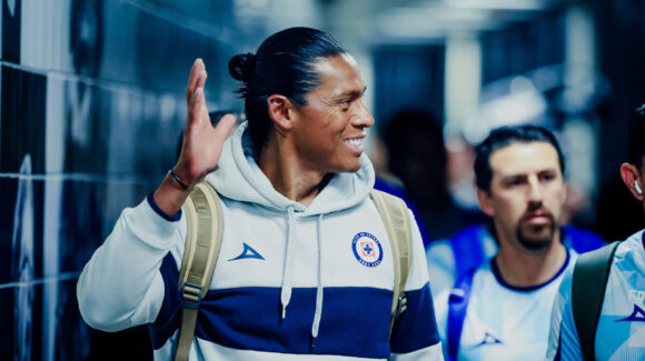Cruz Azul apuesta por la continuidad; Joel Huiqui firmaría por las próximas dos temporadas