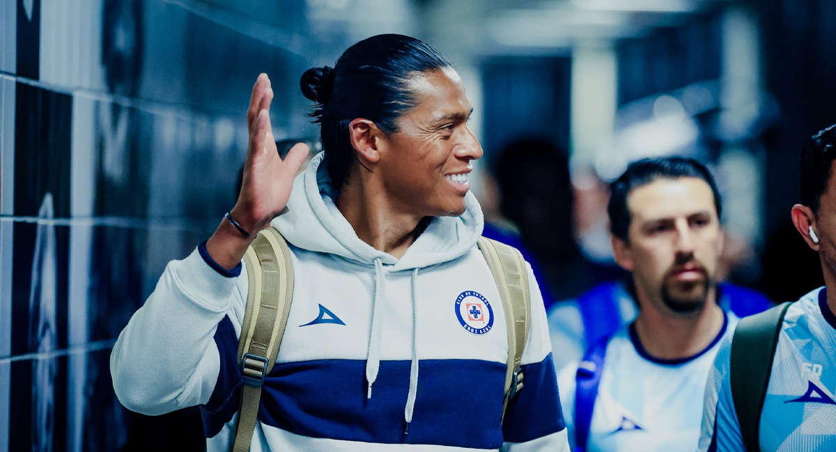 Joel Huiqui habría alcanzado un acuerdo para permanecer como técnico del Cruz Azul por los siguientes años