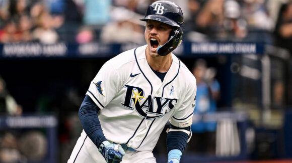 Jonny DeLuca conecta cuadrangular clave y los Rays se imponen en casa ante Washington