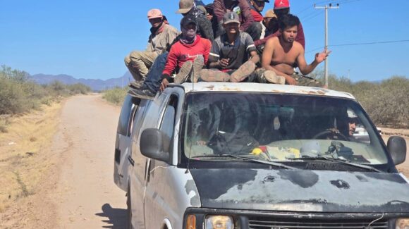 Jornaleros de Guaymas y Empalme viajan en condiciones de riesgo; urgen regular transporte agrícola