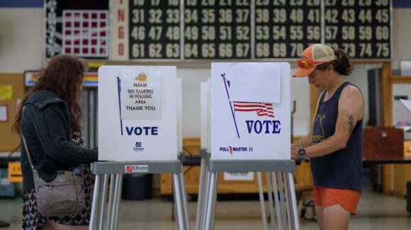 Jueza Federal prohíbe al gobierno de Trump pedir prueba de ciudadanía para votar