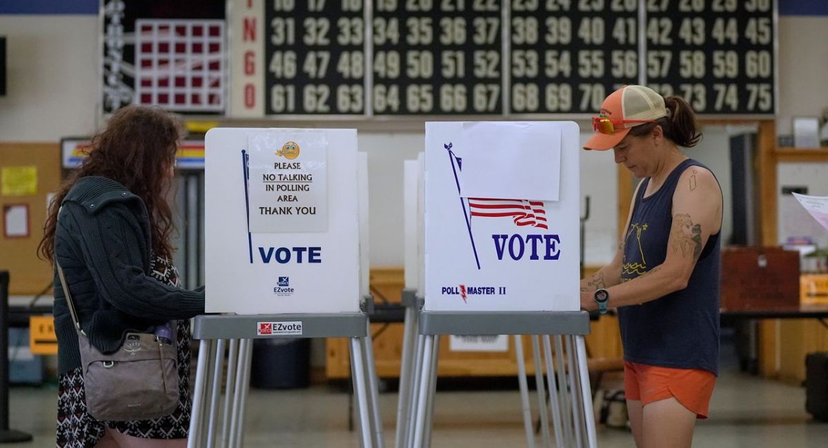 Jueza federal prohíbe al gobierno de Trump pedir prueba de ciudadanía para votar